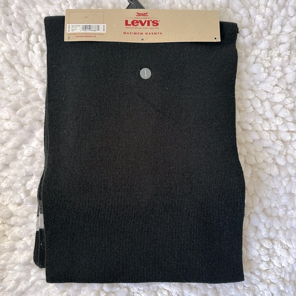 Levi’s Scarf & Beanie Set - Picture 2 of 3